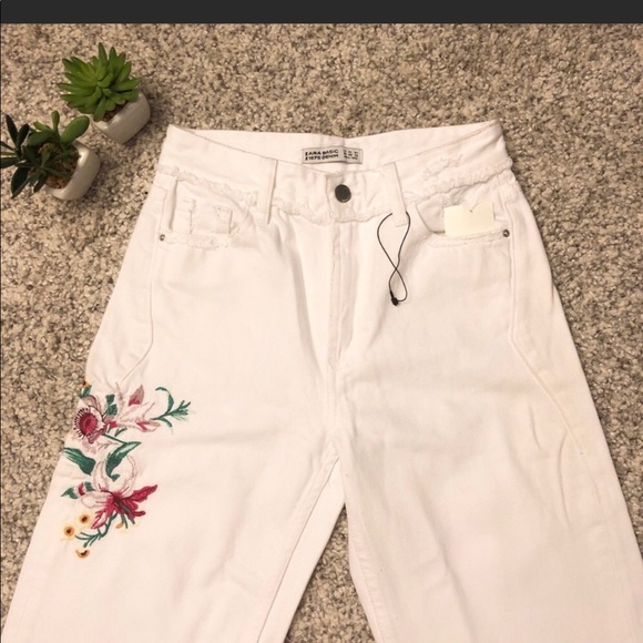 Zara cropped wide leg embroidered raw hem jeans - Picture 2 of 5